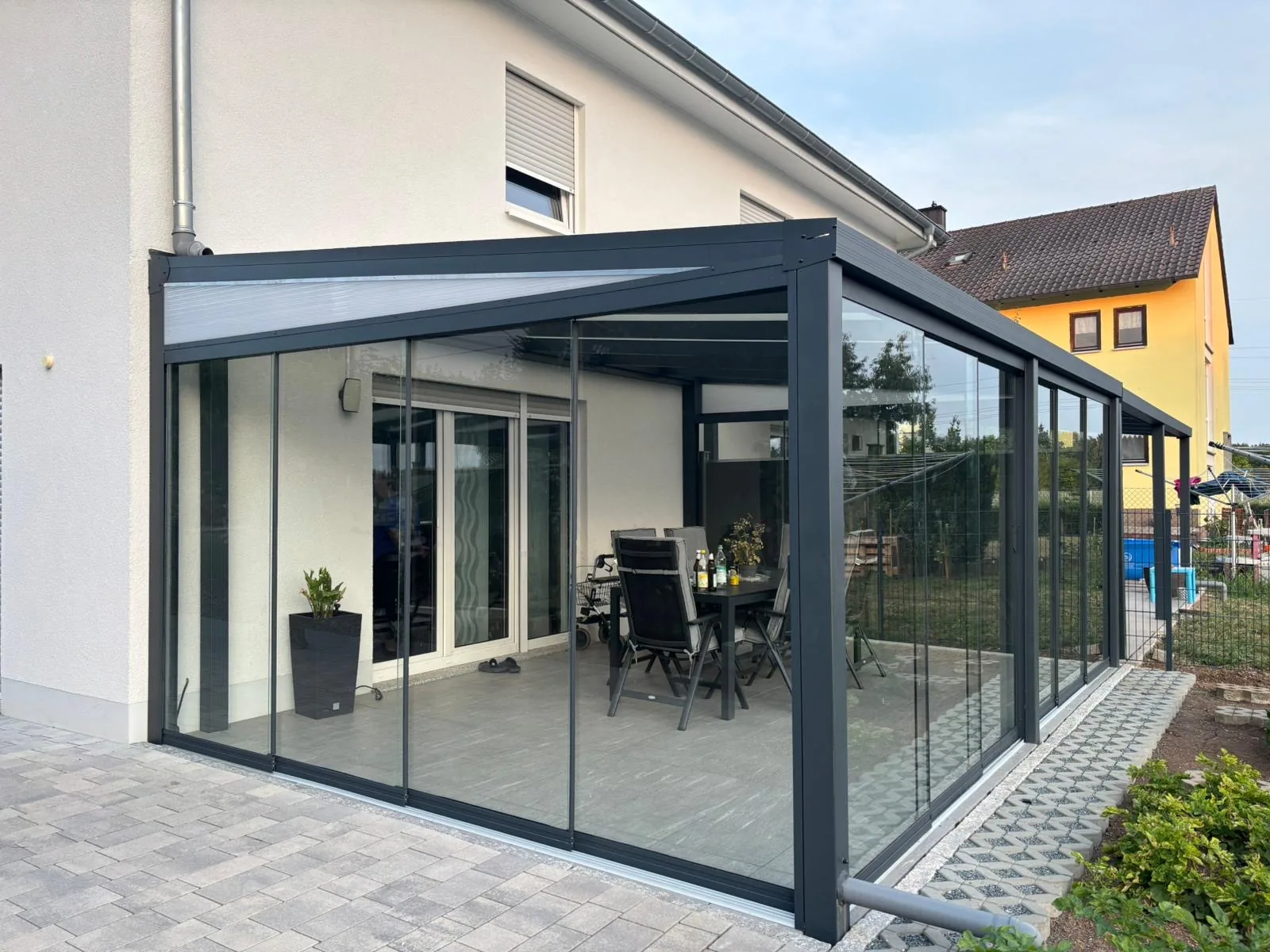 Kaltwintergarten mit Glasschiebewand